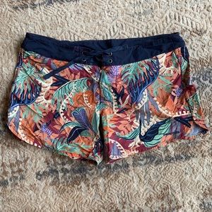 Patagonia Women’s Wavefarer Board Shorts. Size 6.